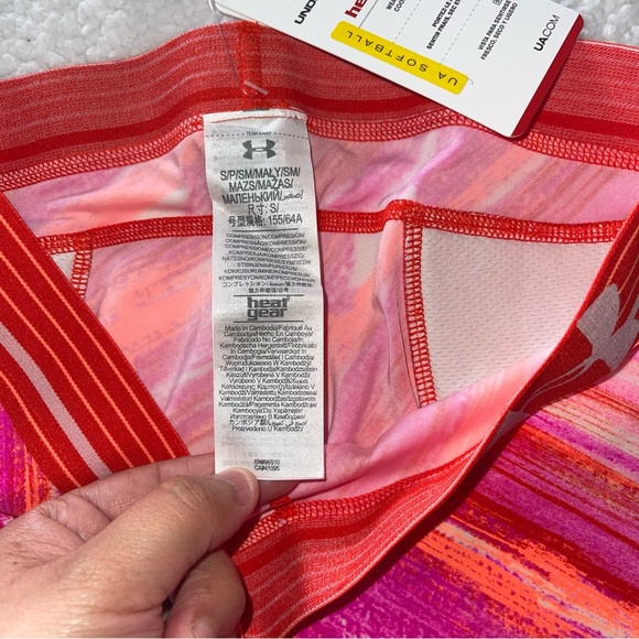 NWT Under Armour padded compression shorts - Picture 3 of 3